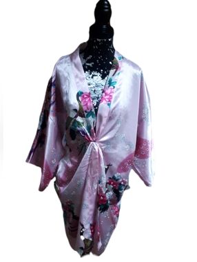Urban Luxe Design Co. Pink Floral Satin Kimono Robe